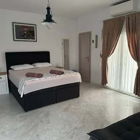 Holiday home Summer House Dabovi Kariani